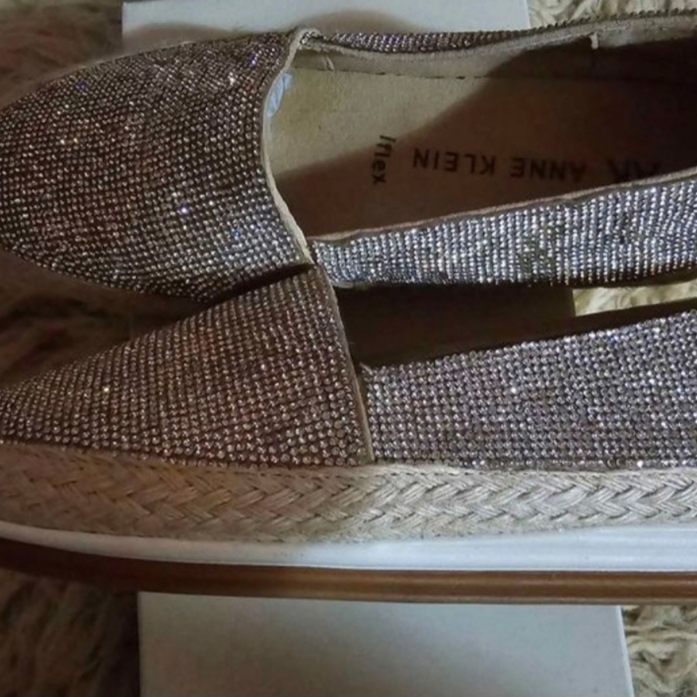 New in box, Anne Klein Rhinestone Juneo 1F9, Rhinestone Slip on Shoes, Size 9m - Picture 2 of 8